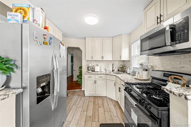 461 Greengrove Avenue, Uniondale, NY 11553