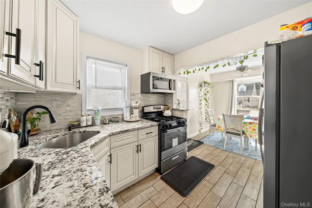 461 Greengrove Avenue, Uniondale, NY 11553