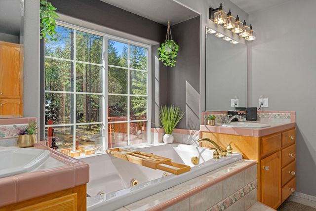 313 Eagle Ridge Drive, Grants Pass, OR 97526