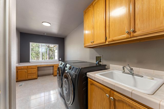 313 Eagle Ridge Drive, Grants Pass, OR 97526