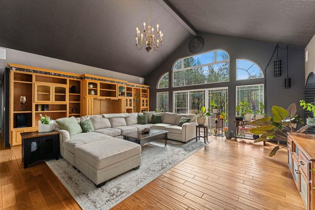 313 Eagle Ridge Drive, Grants Pass, OR 97526