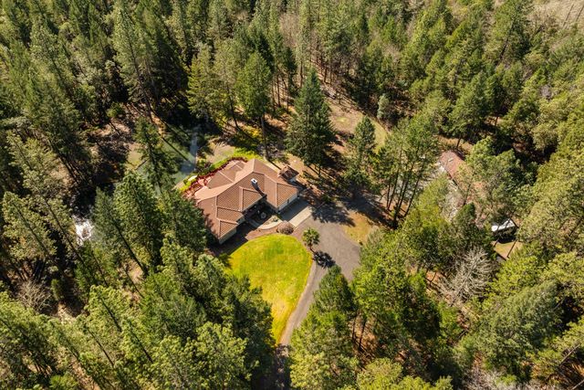 313 Eagle Ridge Drive, Grants Pass, OR 97526