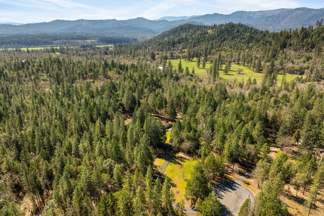 313 Eagle Ridge Drive, Grants Pass, OR 97526