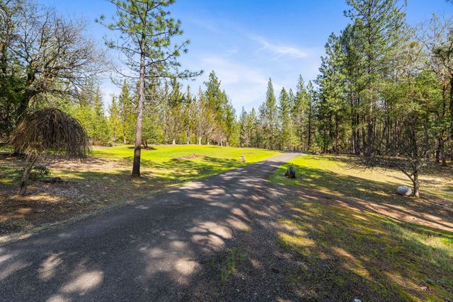 313 Eagle Ridge Drive, Grants Pass, OR 97526