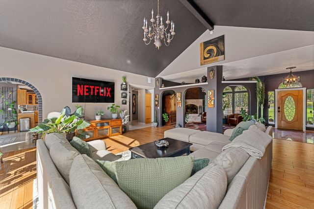 313 Eagle Ridge Drive, Grants Pass, OR 97526