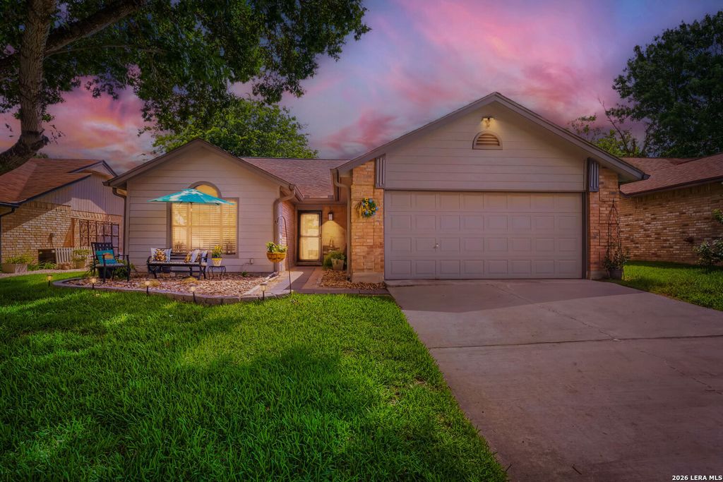 3808 OVERLOOK DR, Schertz, TX 78108