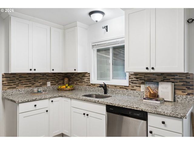 11945 Sw 95TH Ave, Portland, OR 97223