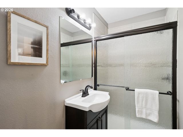 11945 Sw 95TH Ave, Portland, OR 97223