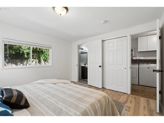 11945 Sw 95TH Ave, Portland, OR 97223