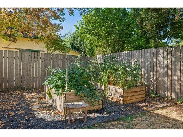 11945 Sw 95TH Ave, Portland, OR 97223