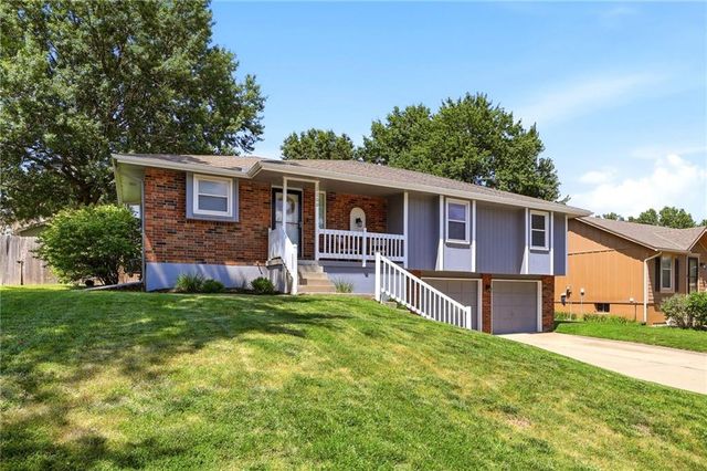 1100 NE Deerbrook Terrace, Lee's Summit, MO 64086