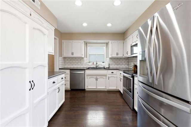 1100 NE Deerbrook Terrace, Lee's Summit, MO 64086