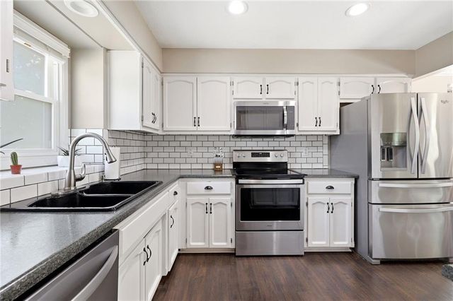 1100 NE Deerbrook Terrace, Lee's Summit, MO 64086