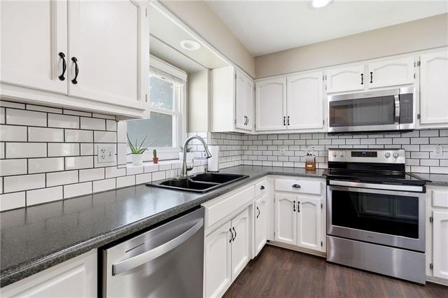 1100 NE Deerbrook Terrace, Lee's Summit, MO 64086