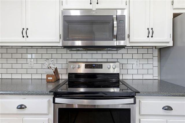 1100 NE Deerbrook Terrace, Lee's Summit, MO 64086
