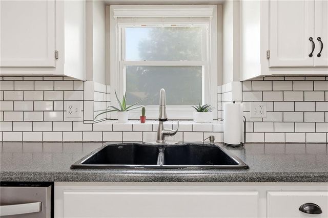 1100 NE Deerbrook Terrace, Lee's Summit, MO 64086