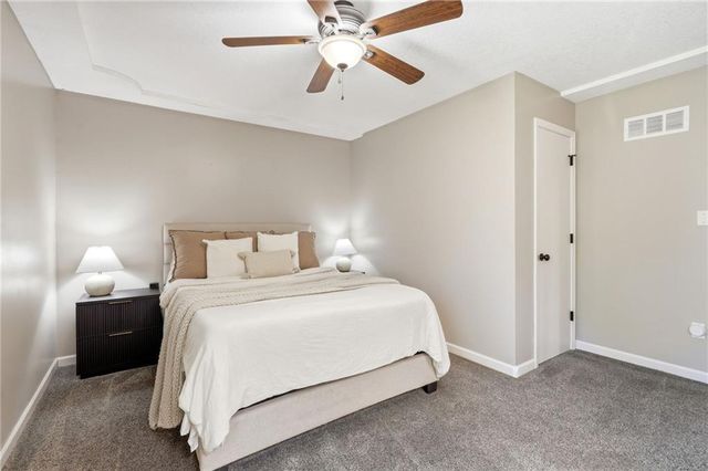 1100 NE Deerbrook Terrace, Lee's Summit, MO 64086