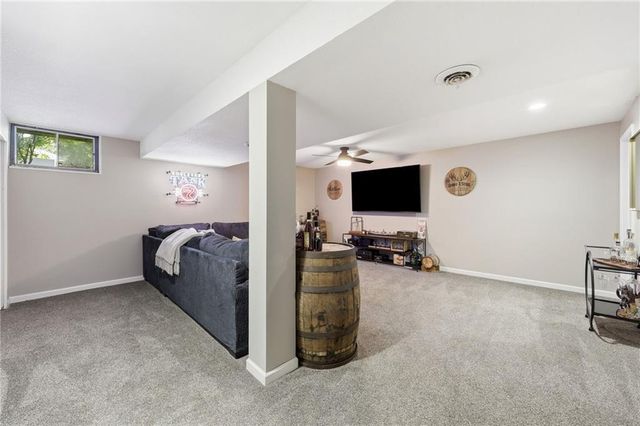 1100 NE Deerbrook Terrace, Lee's Summit, MO 64086