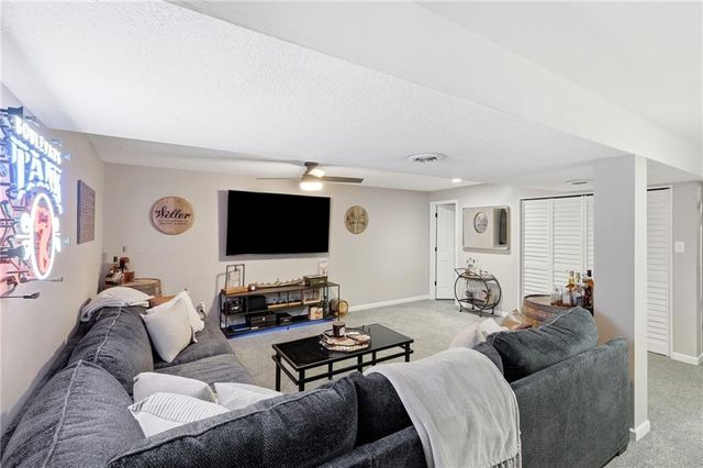 1100 NE Deerbrook Terrace, Lee's Summit, MO 64086