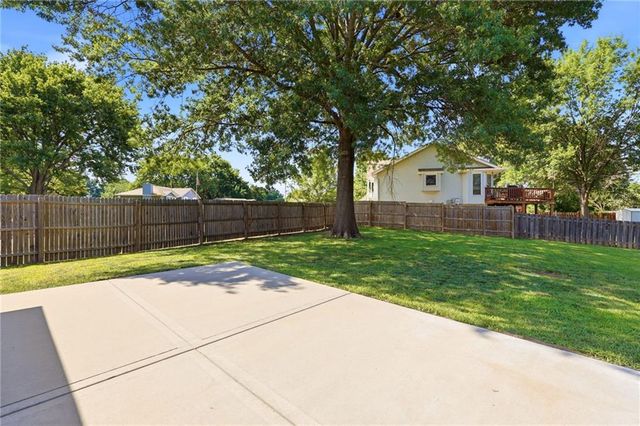 1100 NE Deerbrook Terrace, Lee's Summit, MO 64086