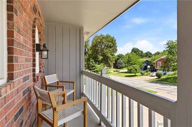 1100 NE Deerbrook Terrace, Lee's Summit, MO 64086