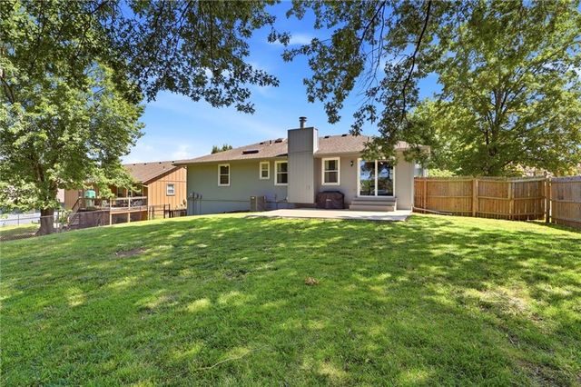 1100 NE Deerbrook Terrace, Lee's Summit, MO 64086