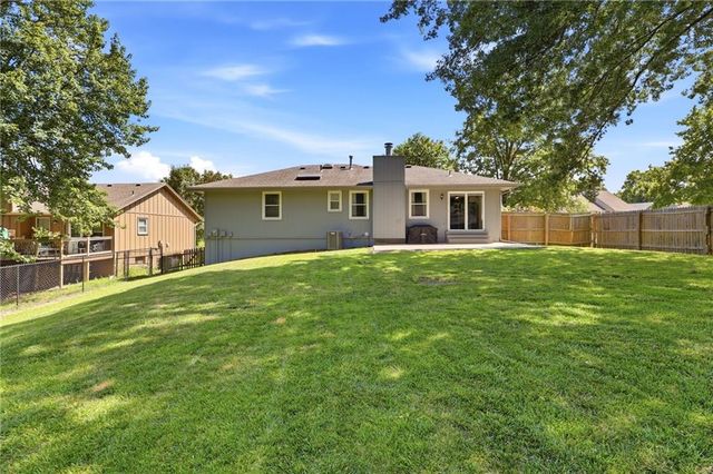 1100 NE Deerbrook Terrace, Lee's Summit, MO 64086