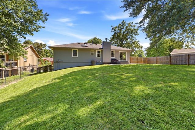 1100 NE Deerbrook Terrace, Lee's Summit, MO 64086