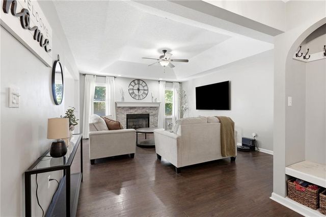 1100 NE Deerbrook Terrace, Lee's Summit, MO 64086