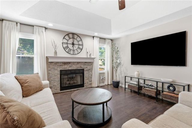 1100 NE Deerbrook Terrace, Lee's Summit, MO 64086
