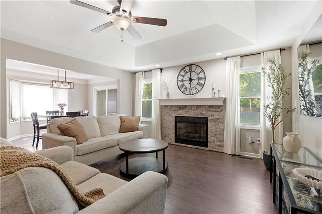 1100 NE Deerbrook Terrace, Lee's Summit, MO 64086