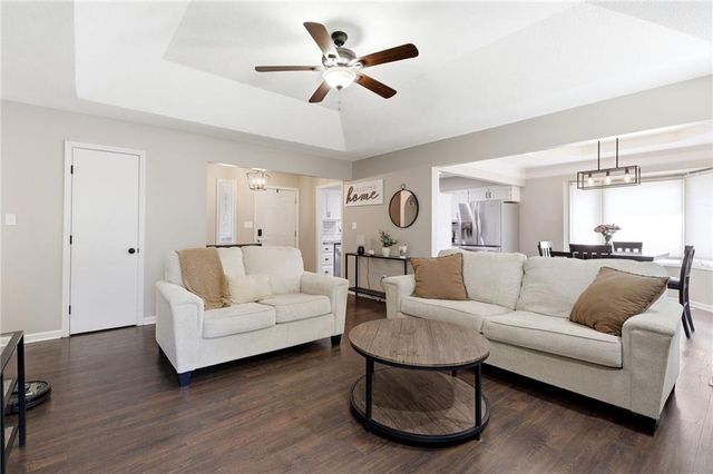 1100 NE Deerbrook Terrace, Lee's Summit, MO 64086