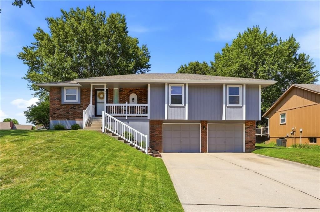 1100 NE Deerbrook Terrace, Lee's Summit, MO 64086