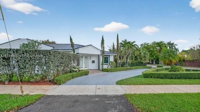 588 Mokena Dr, Miami Springs, FL 33166