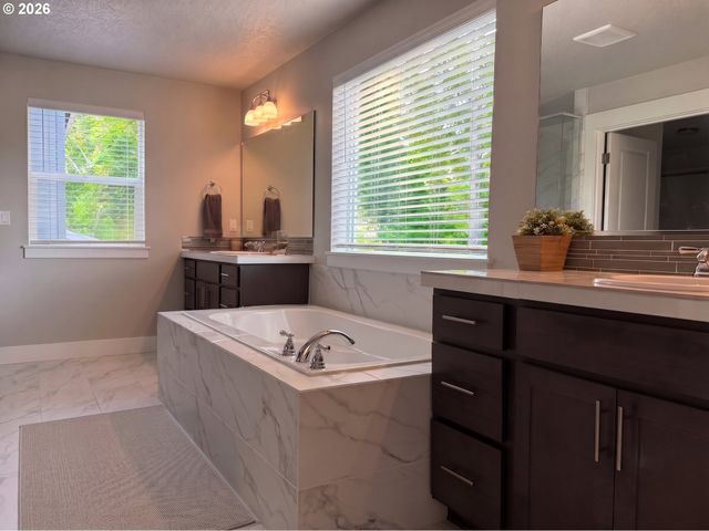 17649 Sw COBB Ln, Beaverton, OR 97007