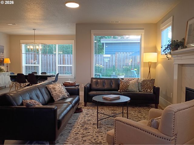 17649 Sw COBB Ln, Beaverton, OR 97007