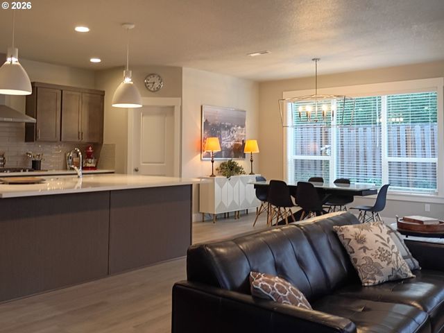 17649 Sw COBB Ln, Beaverton, OR 97007