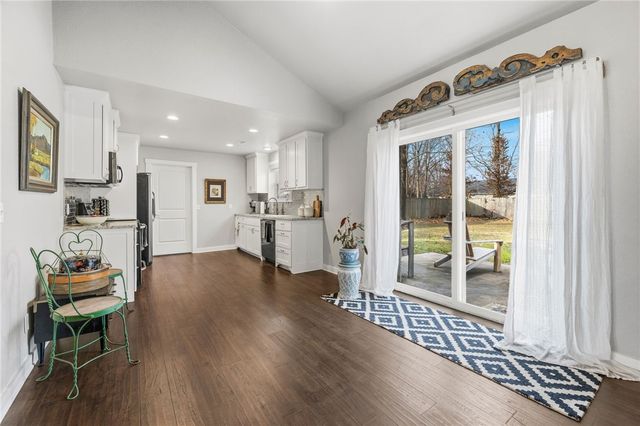 310 SW 11th Street, Bentonville, AR 72712