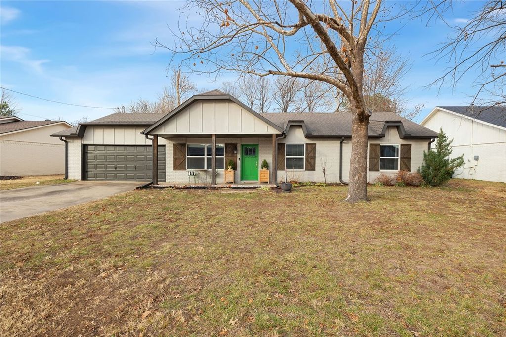 310 SW 11th Street, Bentonville, AR 72712