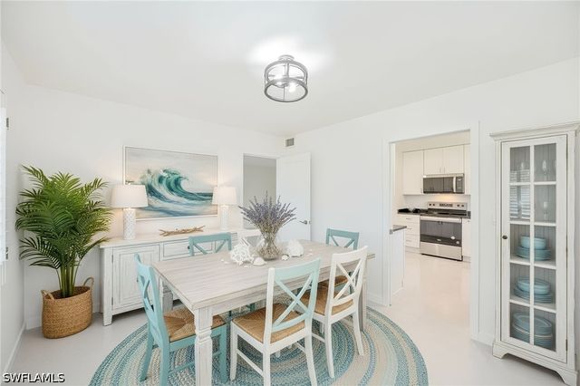 4180 Crayton RD E4, Naples, FL 34103