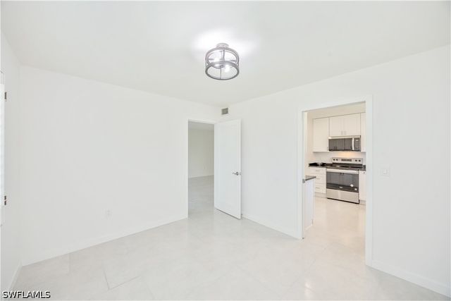 4180 Crayton RD E4, Naples, FL 34103