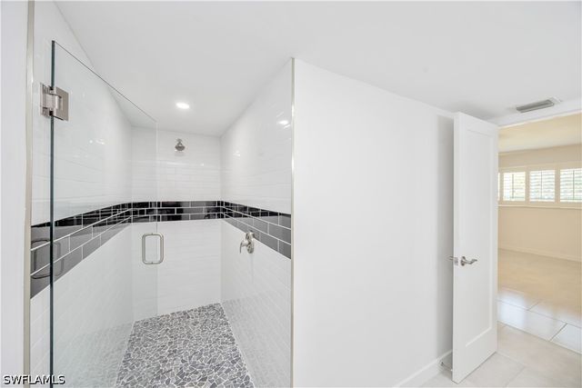 4180 Crayton RD E4, Naples, FL 34103