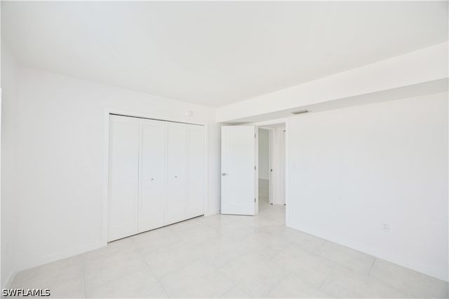 4180 Crayton RD E4, Naples, FL 34103