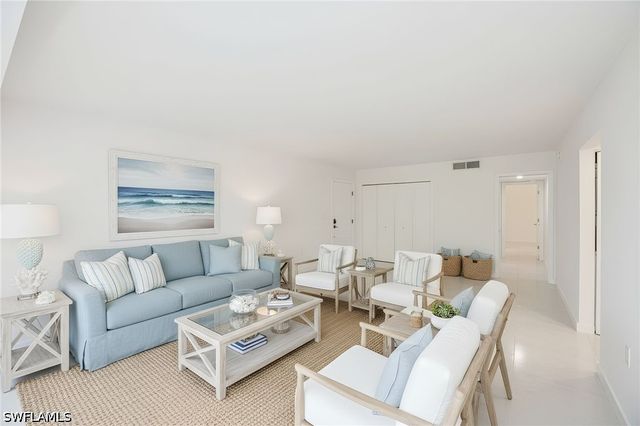 4180 Crayton RD E4, Naples, FL 34103