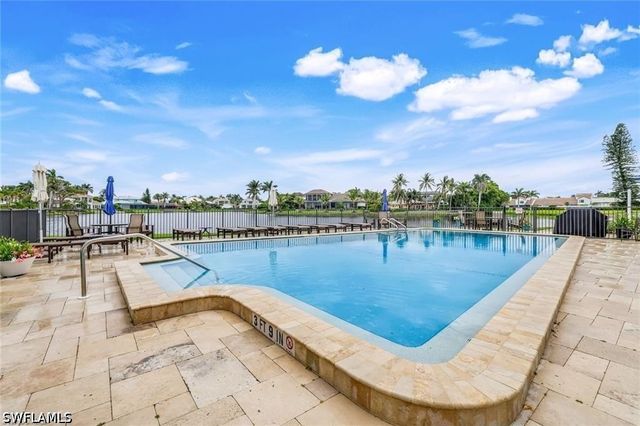 4180 Crayton RD E4, Naples, FL 34103