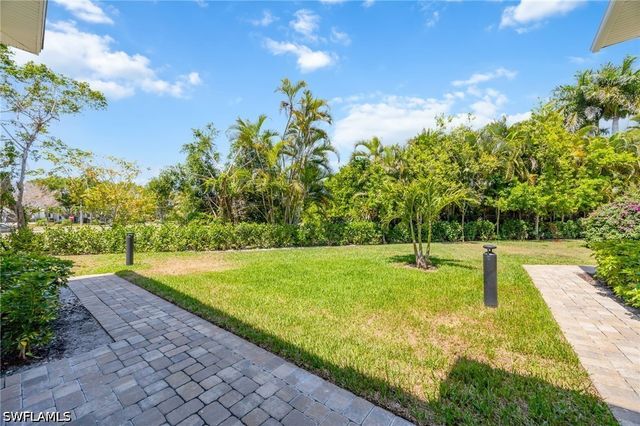 4180 Crayton RD E4, Naples, FL 34103