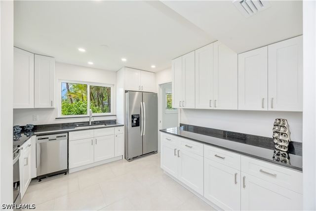 4180 Crayton RD E4, Naples, FL 34103