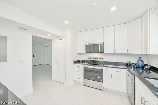 4180 Crayton RD E4, Naples, FL 34103