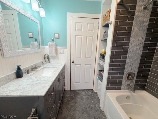 913 Oak Street NW, New Philadelphia, OH 44663