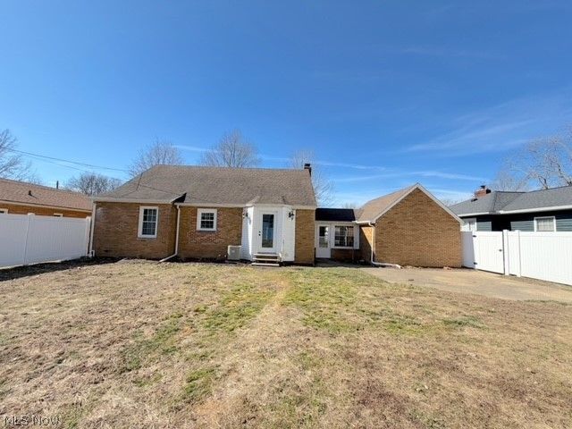 913 Oak Street NW, New Philadelphia, OH 44663